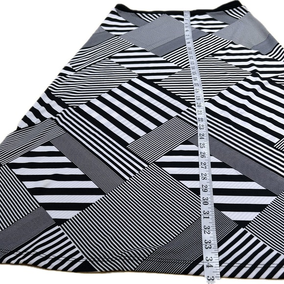 Laura Petites Black & White Stripe Patchwork Print Pull-on Maxi Skirt. Size L. - Picture 7 of 7